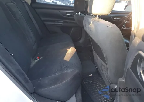 2015 Nissan Altima 2.5 из США, поврежденный, VIN 1N4AL3AP5FC284411